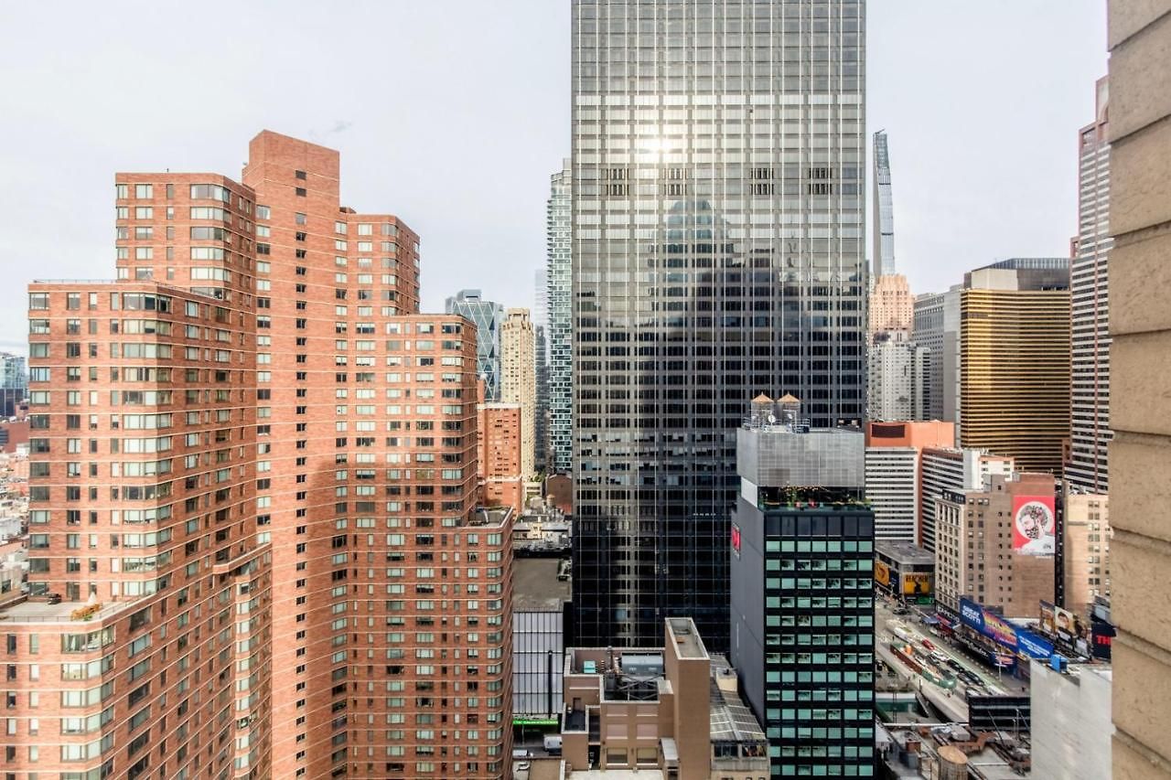 Midtown 1br W Elevator Gym Nr Times Square Nyc-1350 *