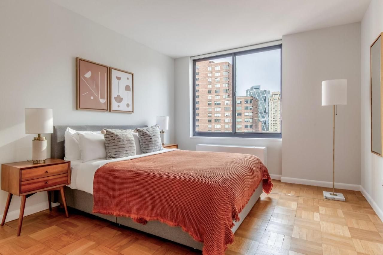 Midtown 1br W Elevator Gym Nr Times Square Nyc-1350 Apartment *