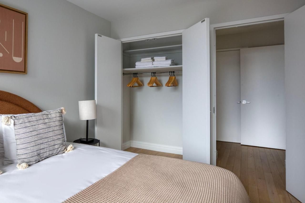 Apartment Midtown 2br W Gym Wd Nr Times Square Nyc-1348