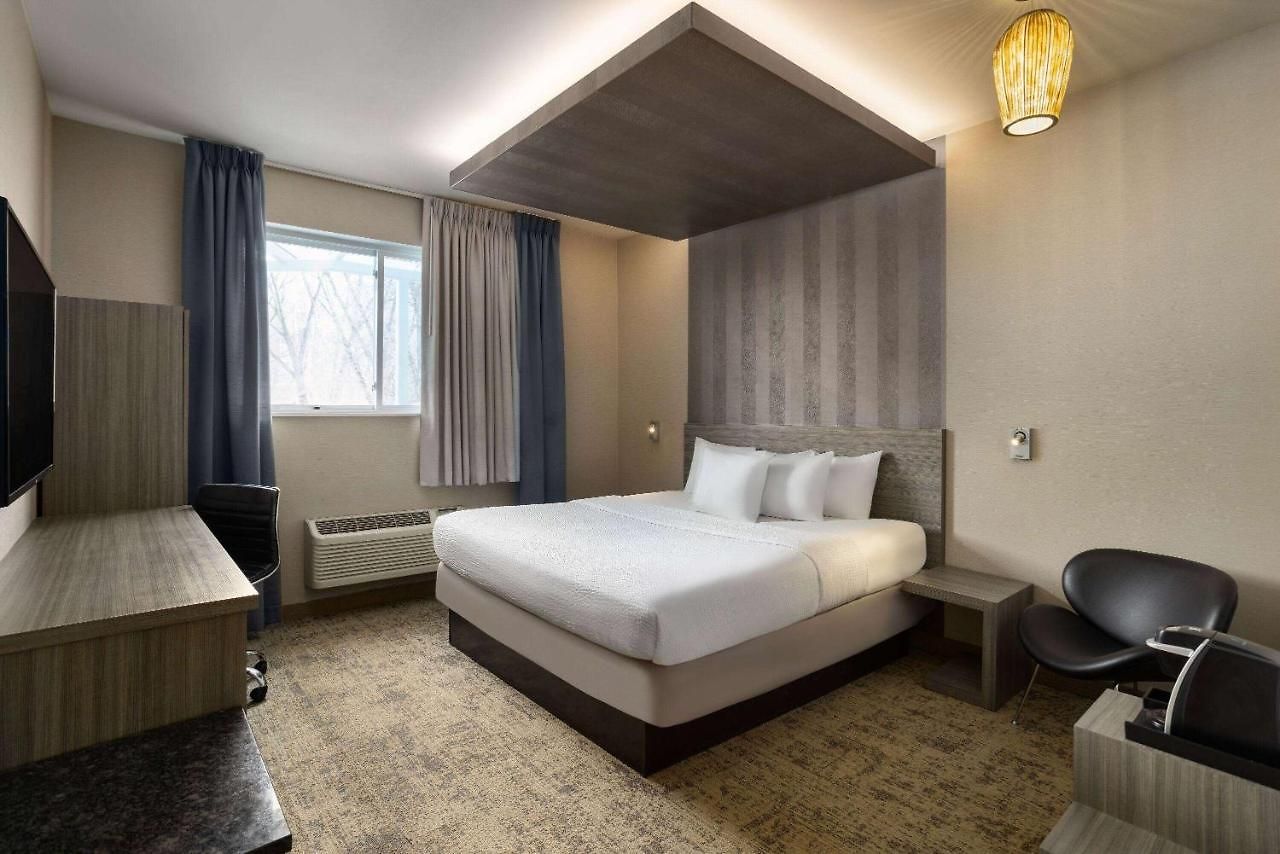 Ramada By Wyndham Bronx Hotel