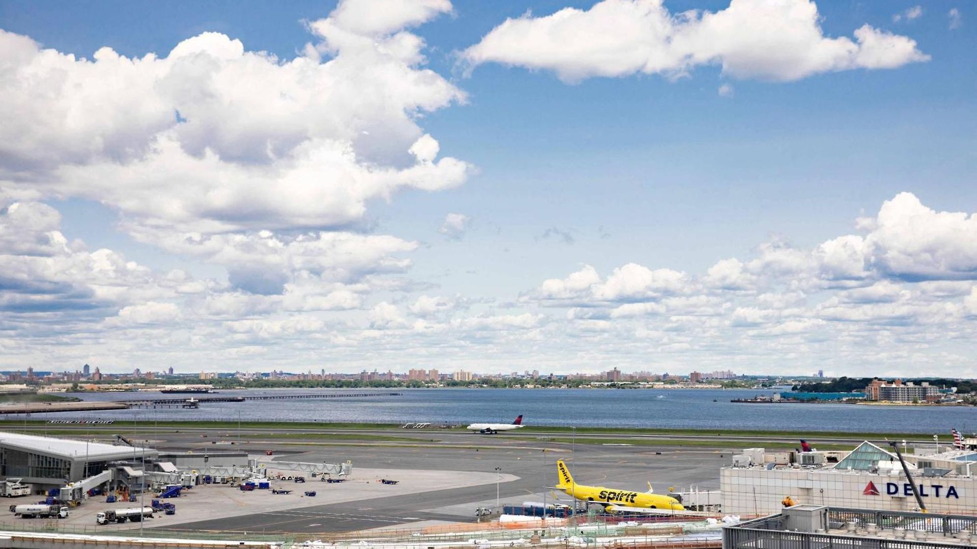 Laguardia Airport Marriott Hotel 4*