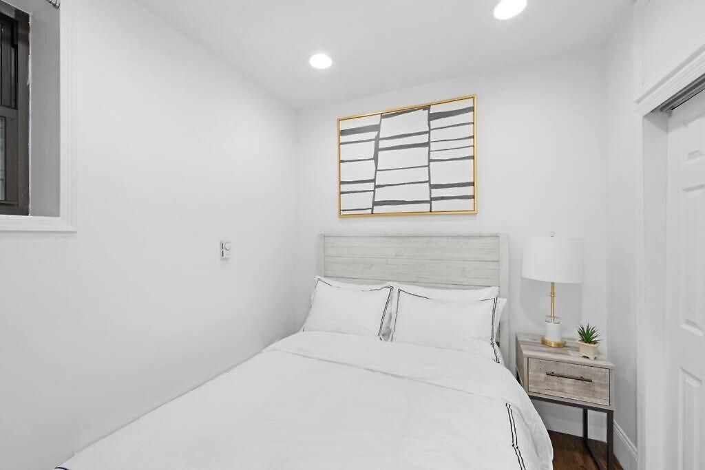 Apartment 69-4b Modern Lower East Side 1br Prime Location *