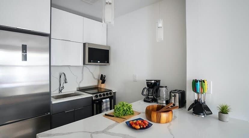 1597-11 - Upper East Side W&d Apartment *