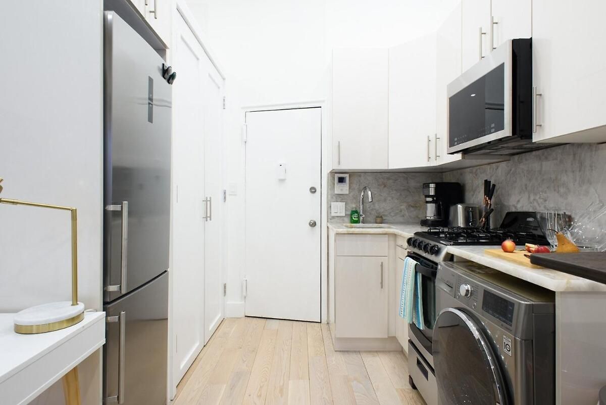 62-2b New Prime Ues W D In Unit * New York