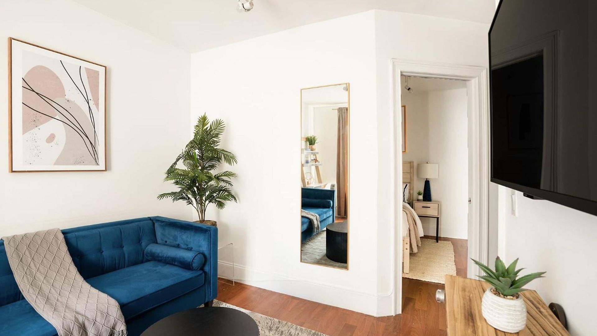 69-4d Trendy Lower East Side 1b Brand New New York