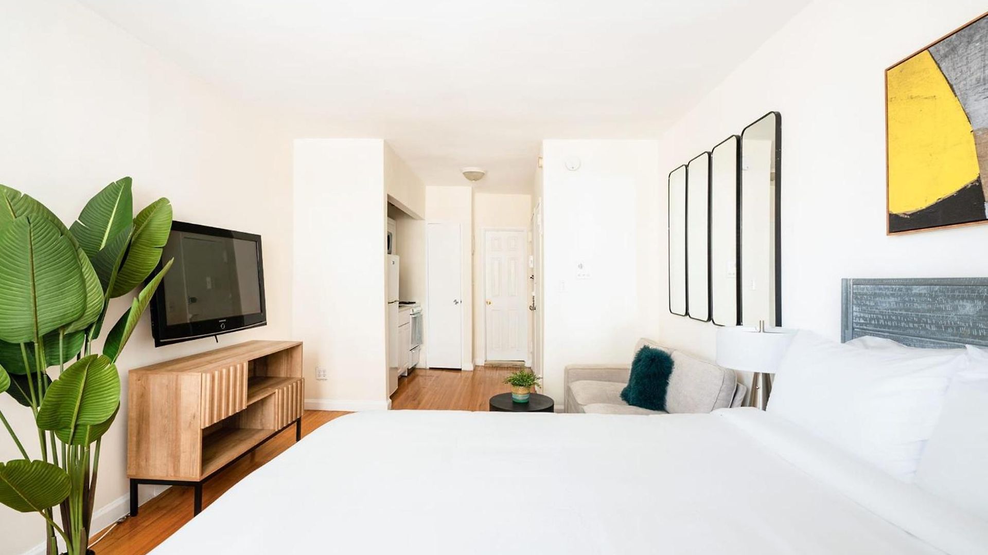 338-3b Union Square Newly Reno Sleeps 3 Apartment