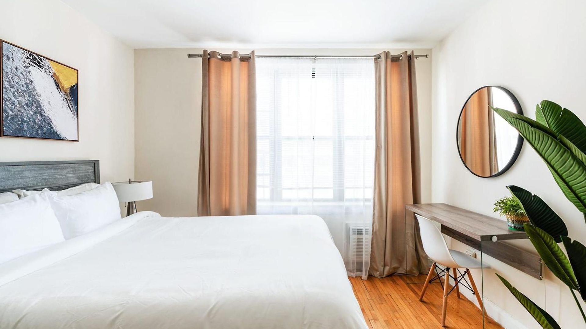 Apartment 338-3b Union Square Newly Reno Sleeps 3