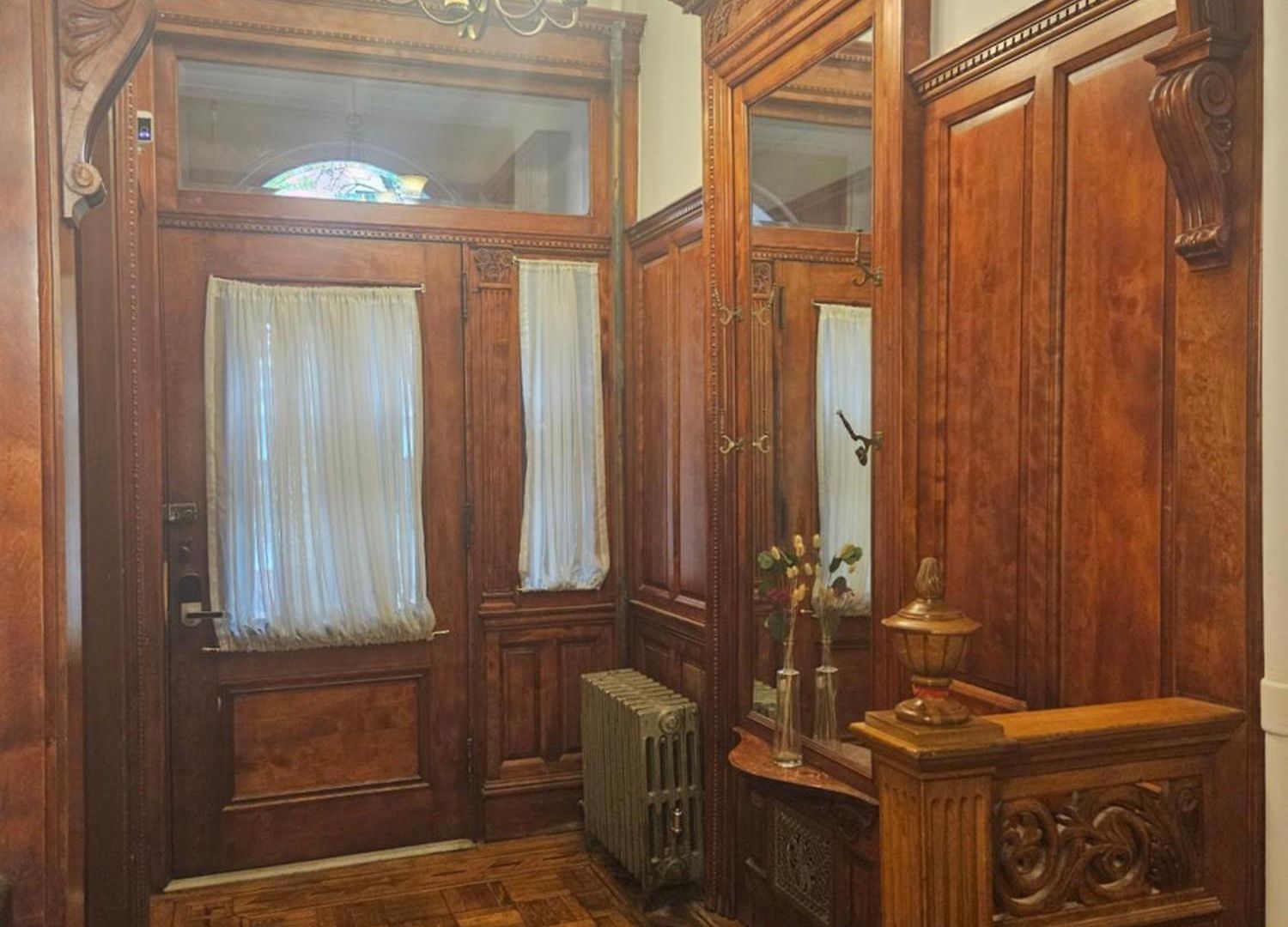 Homestay Large In Charming Townhouse