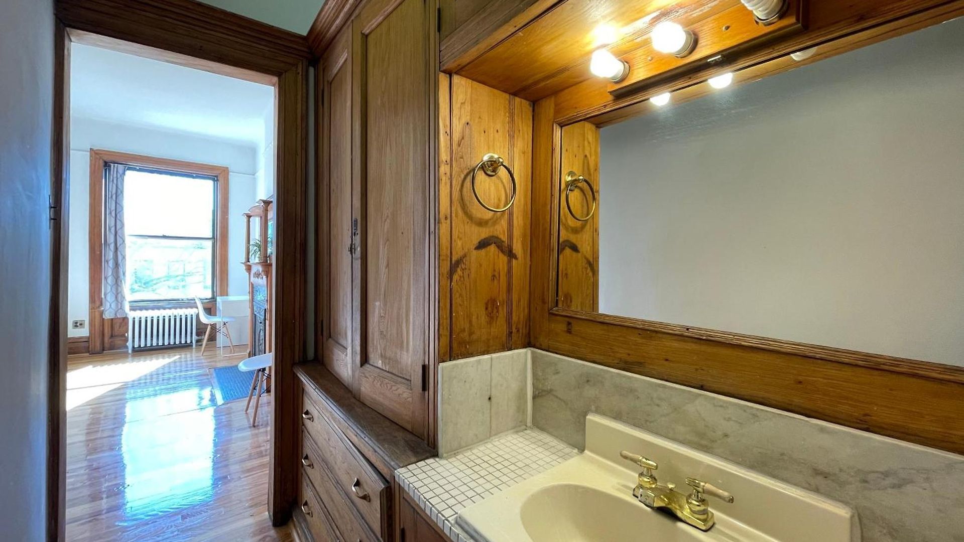 Homestay Large In Charming Townhouse