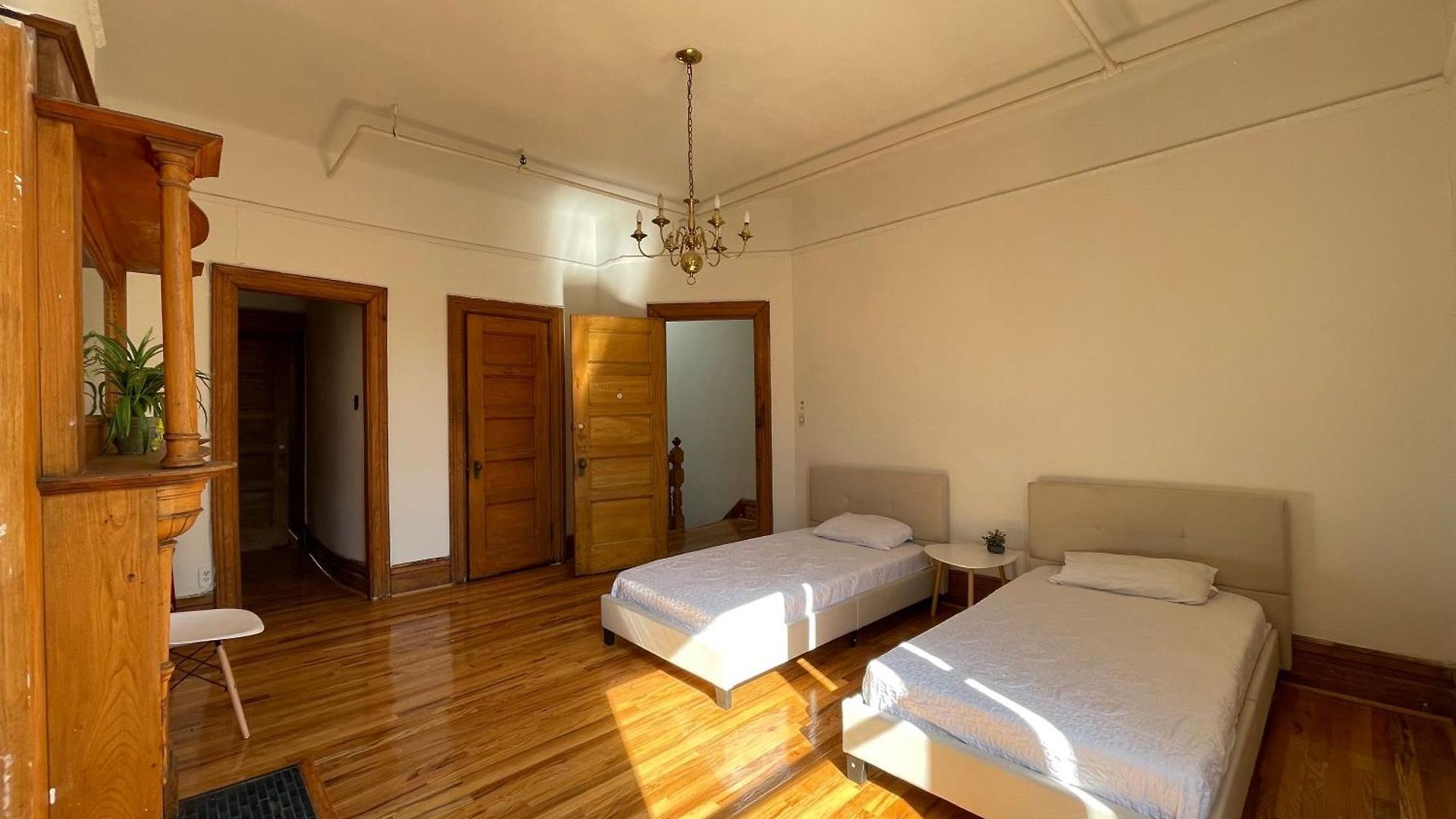 Large In Charming Townhouse New York