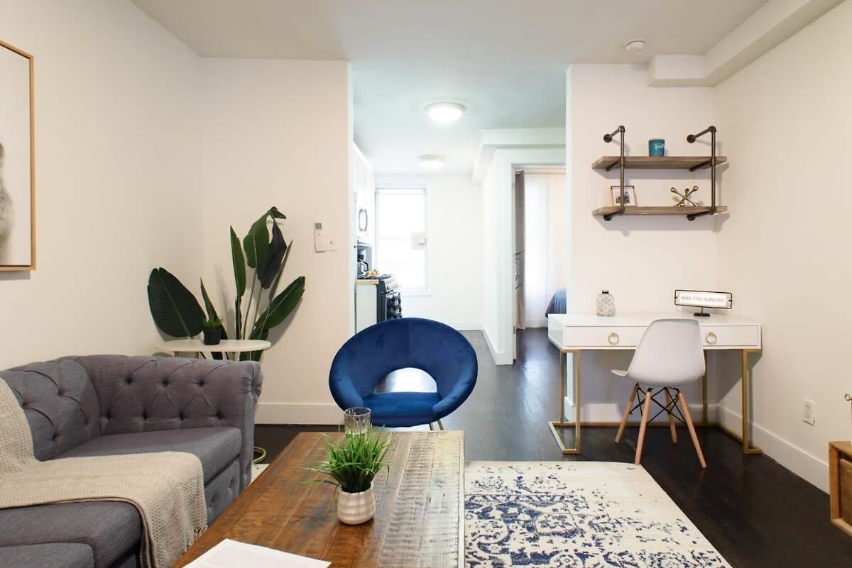 39-1 Renovated 3br Prime Midtown West Apartment New York