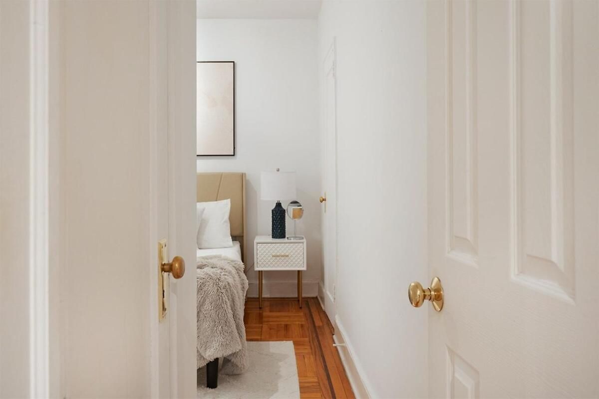 61-2a Large 1br In Upper East Side * New York