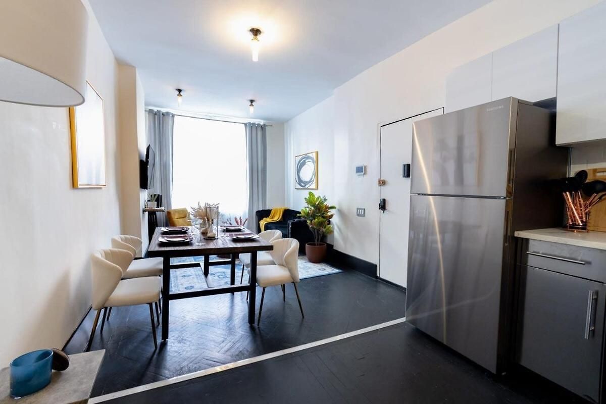 E10-1 Designer East Village Townhouse 1br Apartment New York