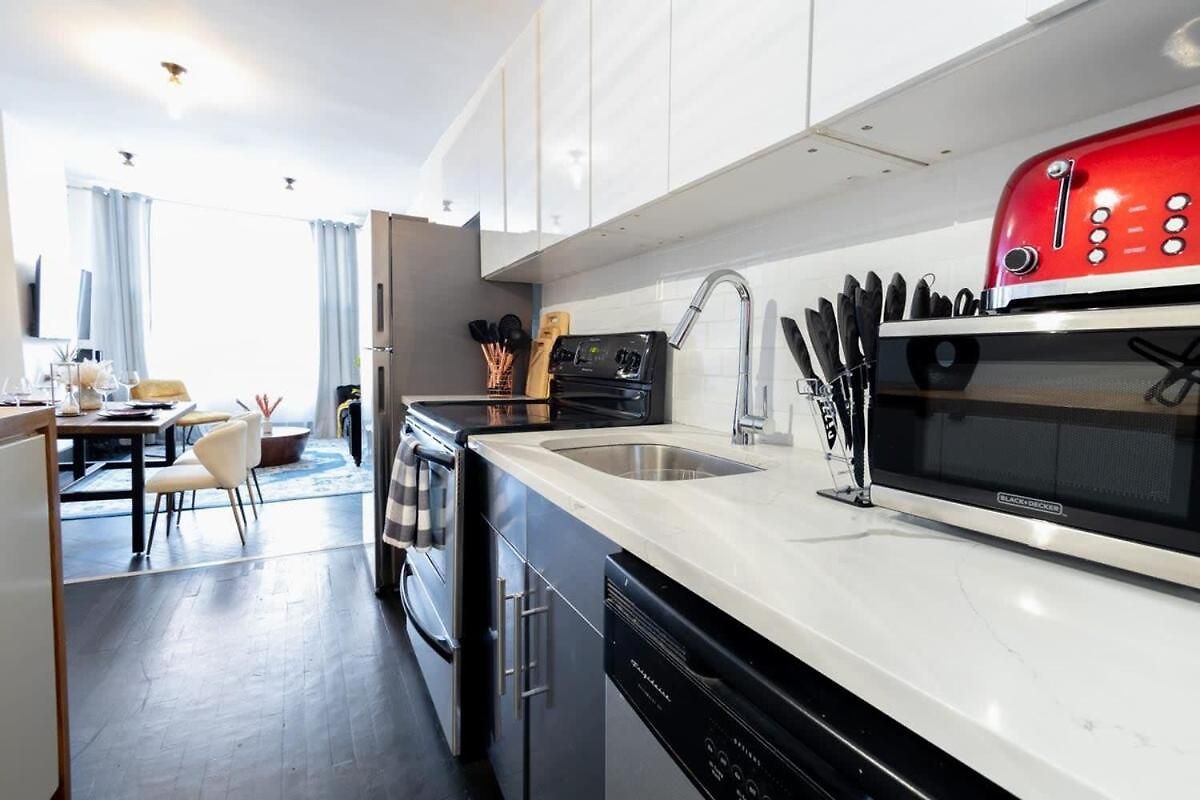 E10-1 Designer East Village Townhouse 1br * New York
