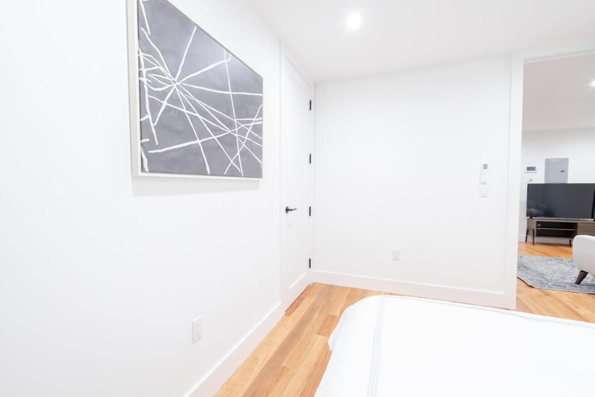 323-1 Specious 2br Williamsburg Apartment *