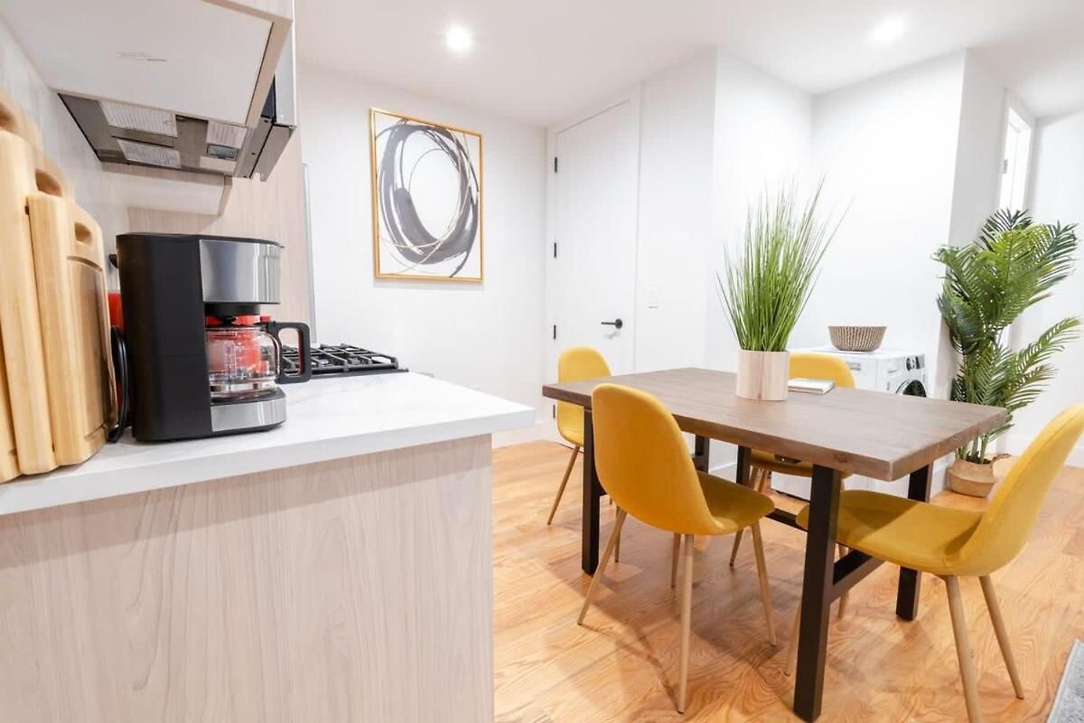 323-1 Specious 2br Williamsburg Apartment *