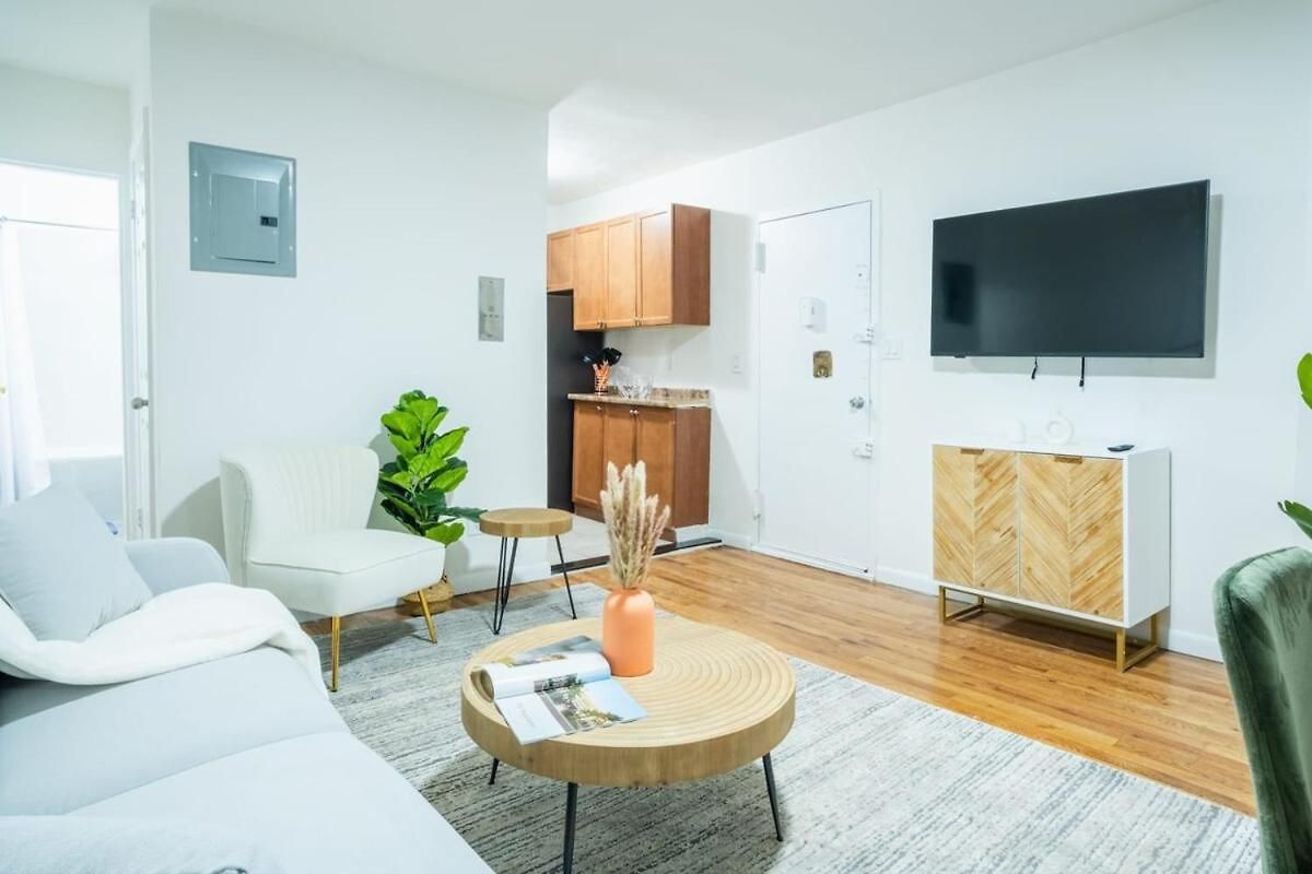 Apartment 49-4a Prime Midtown Newly 2br Wd
