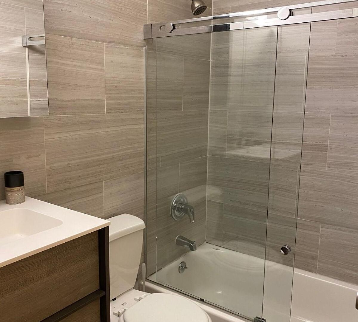 26-4b Newly Furnished 1br W D Courtyard Apartment New York