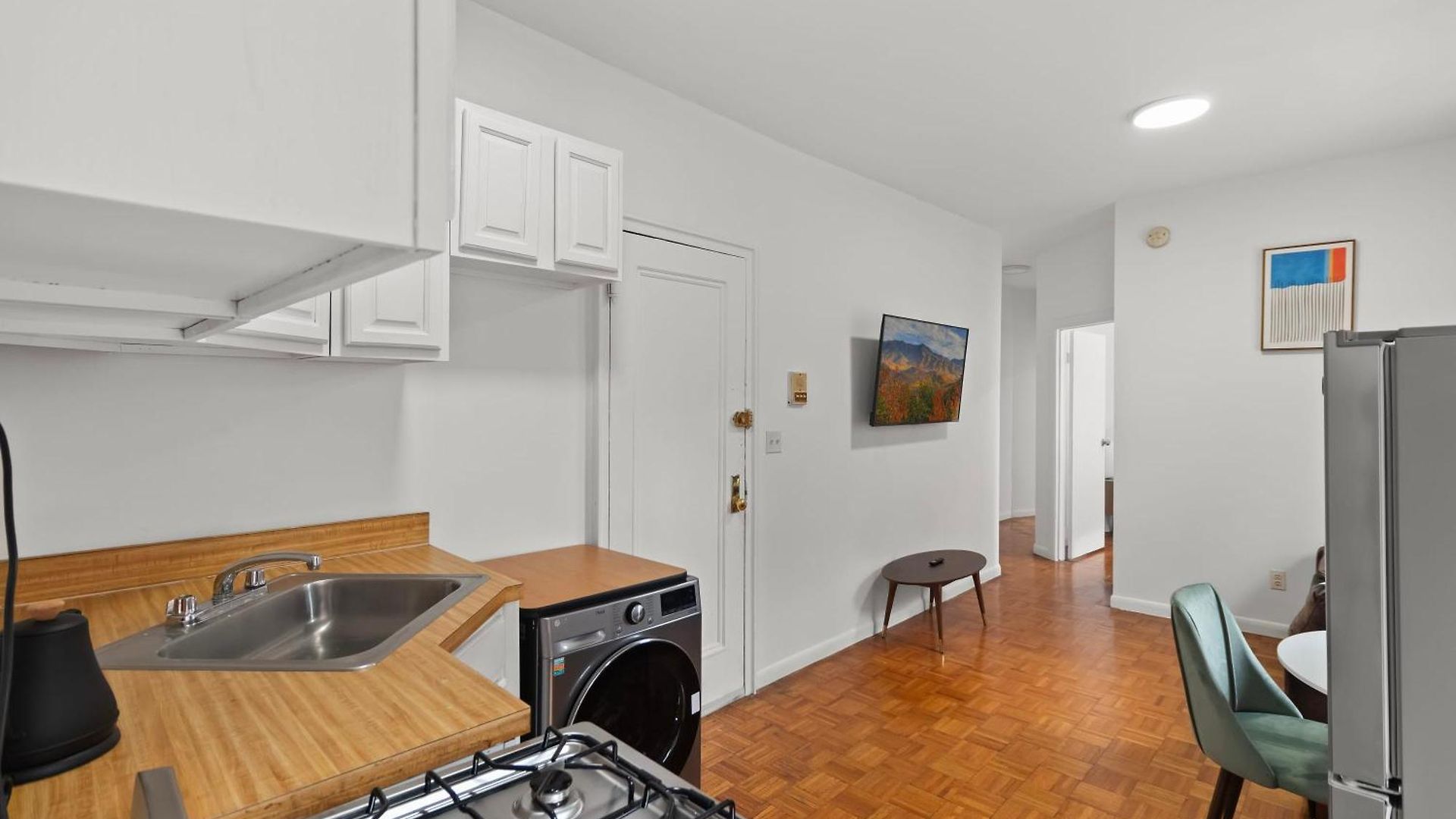 89-3fs Newly Furnished 2br 1bath Ues Apartment