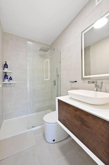 Apartment Modern One Bedroom With Private Balcony *