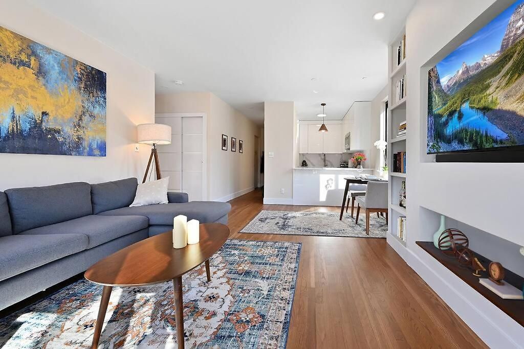 Apartment Modern One Bedroom With Private Balcony