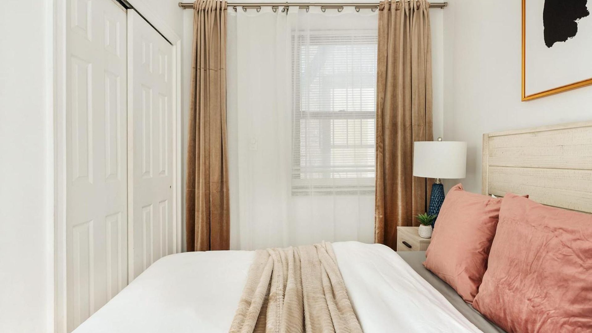 Apartment 69-4d Trendy Lower East Side 1b Brand New