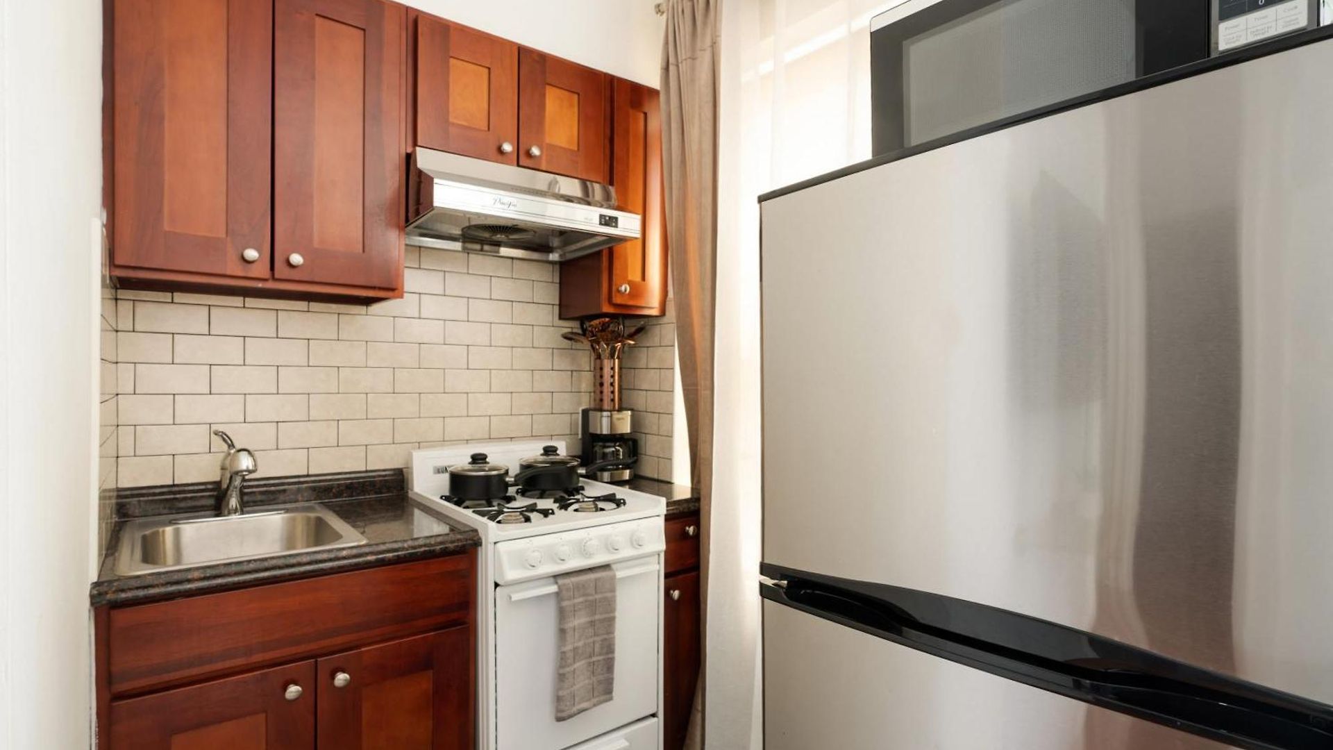 Apartment 69-4d Trendy Lower East Side 1b Brand New *