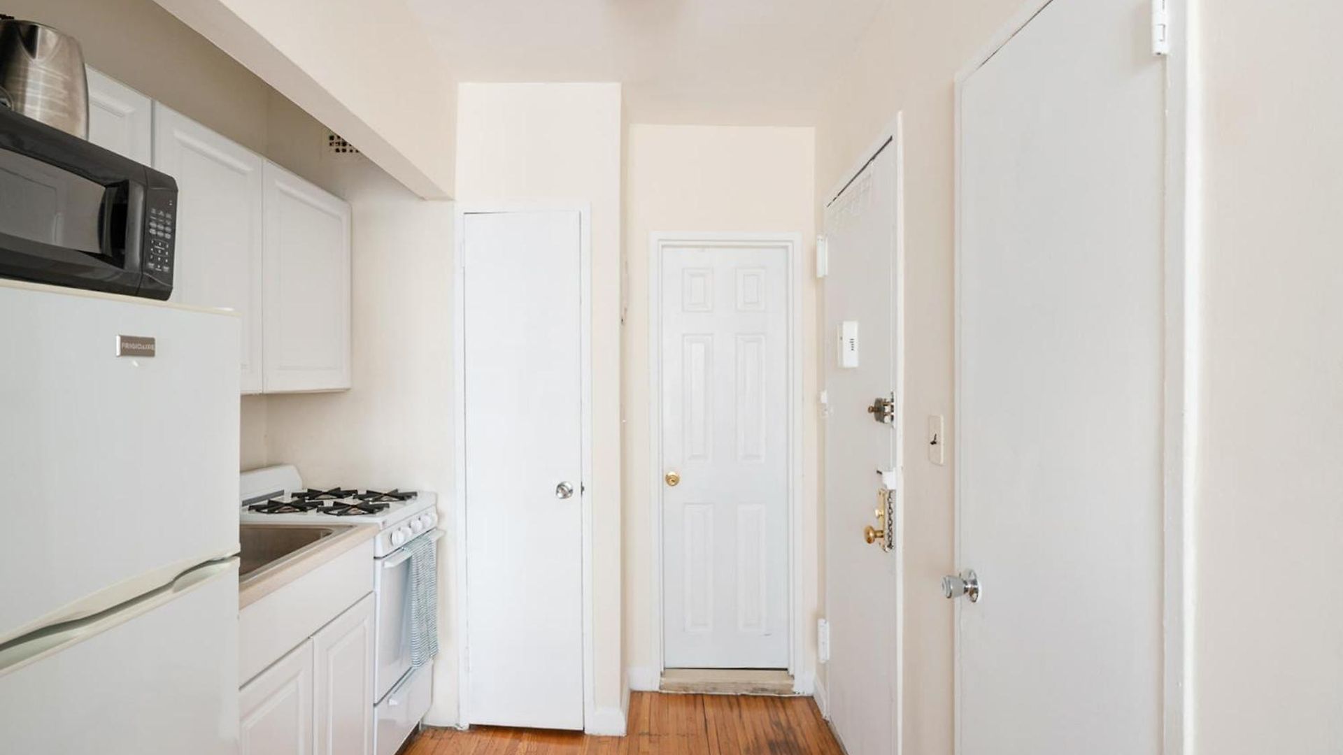 338-3b Union Square Newly Reno Sleeps 3 Apartment