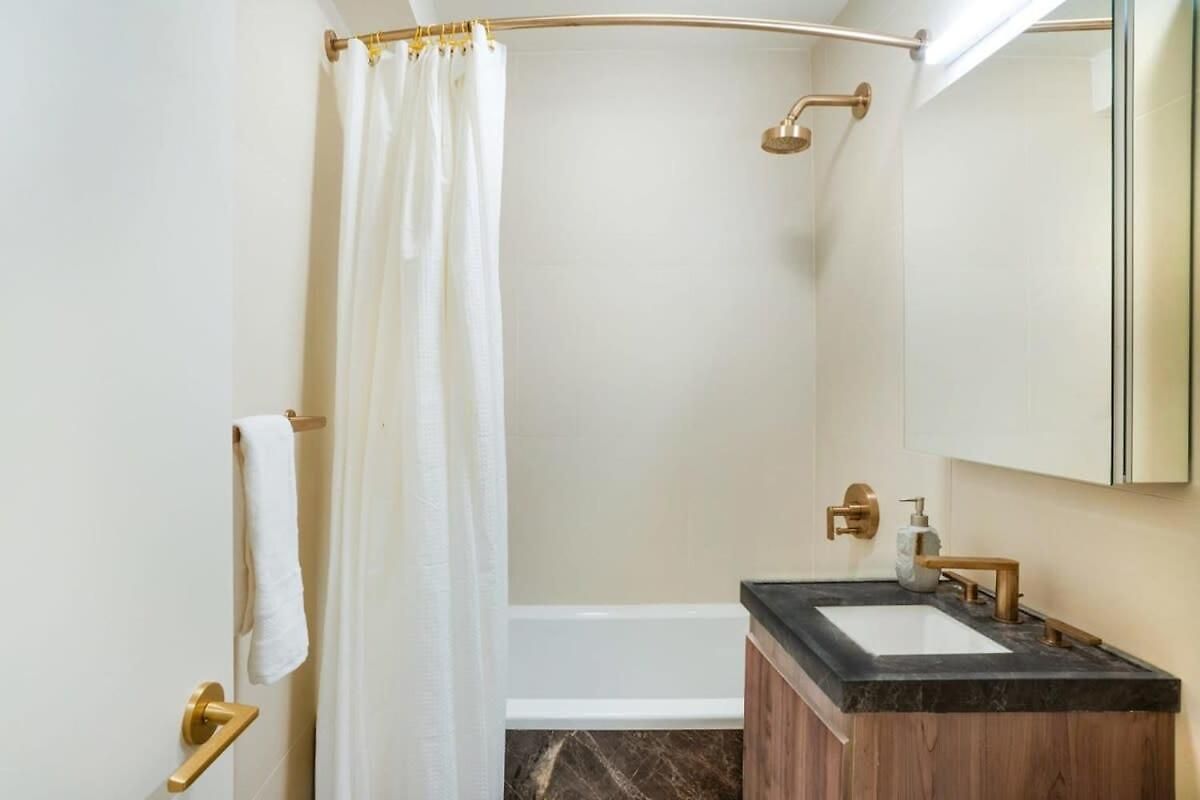 Apartment 52-3de Newly Renovated 2br Bth Midtown East *