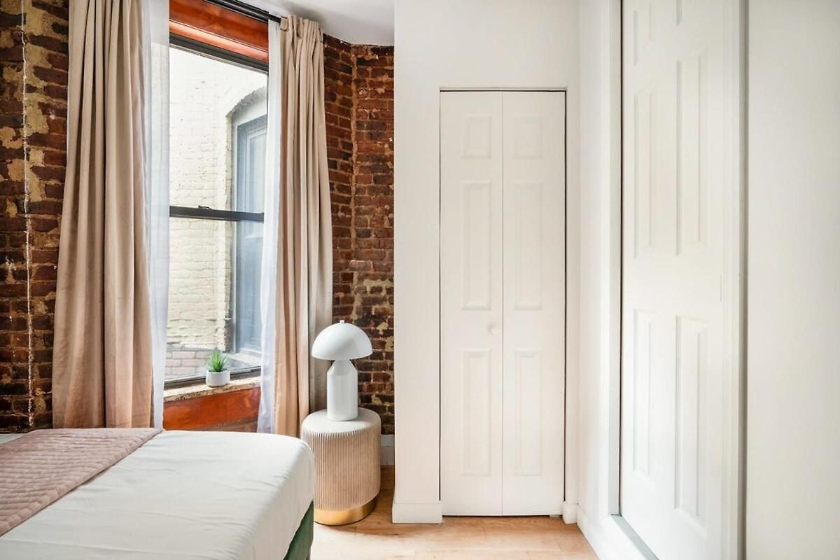 153-5a Charming 2br Les W D * New York