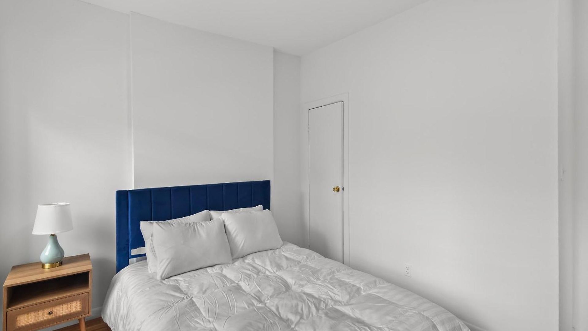 89-3fs Newly Furnished 2br 1bath Ues Apartment *