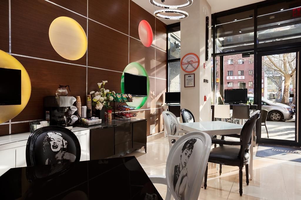 Howard Johnson Soho Hotel 3*