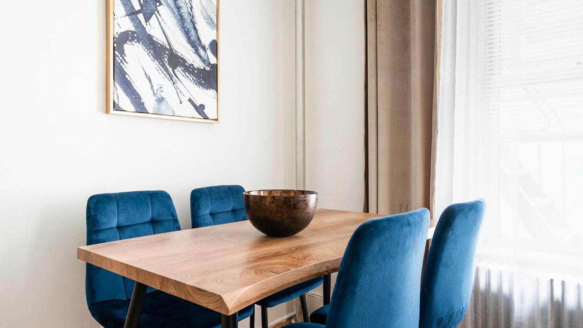 Apartment 61-2c Prime Ues 2br Newly Furnished Value