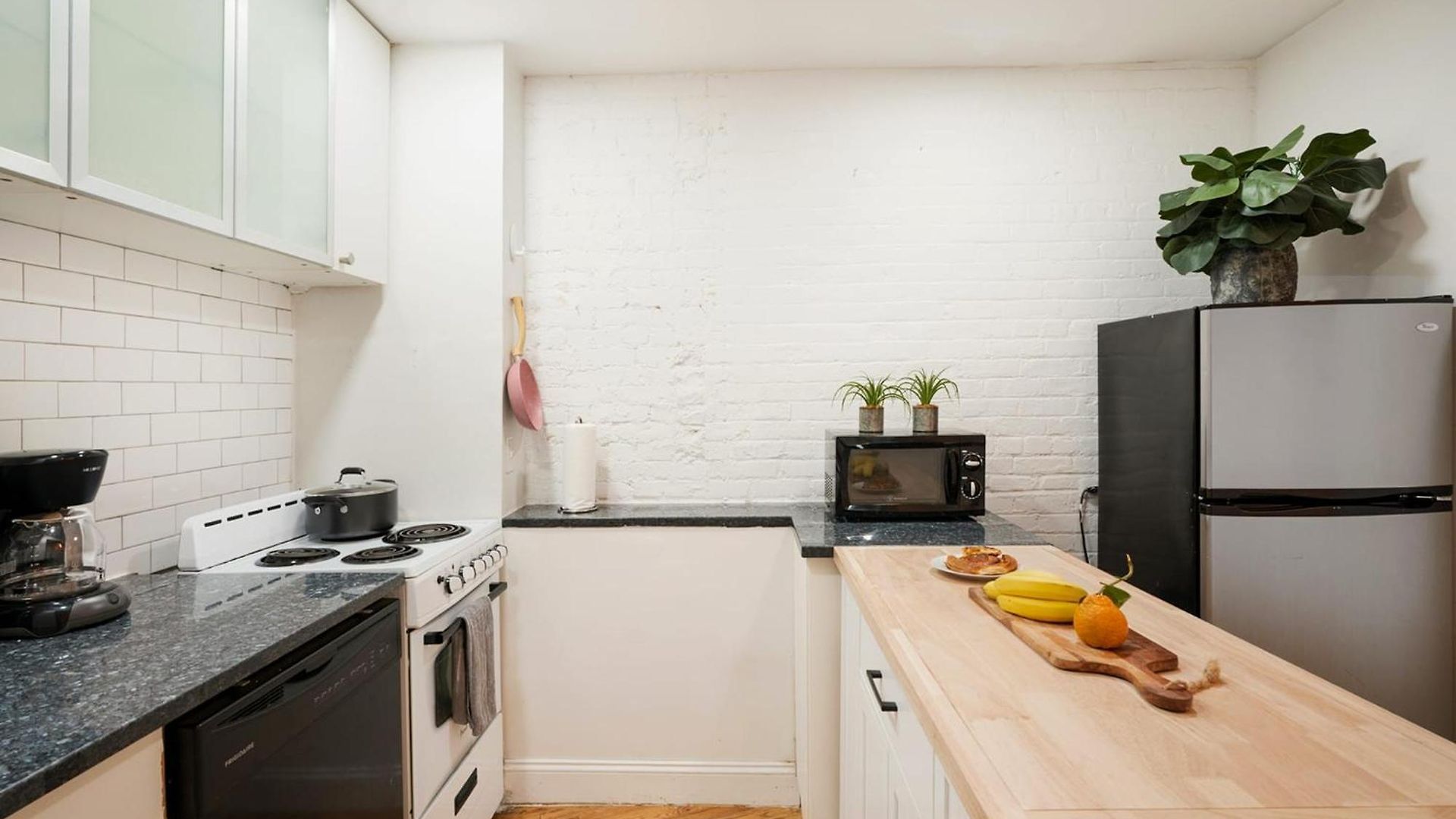 139-2w Prime West Village Furnished 2br Value