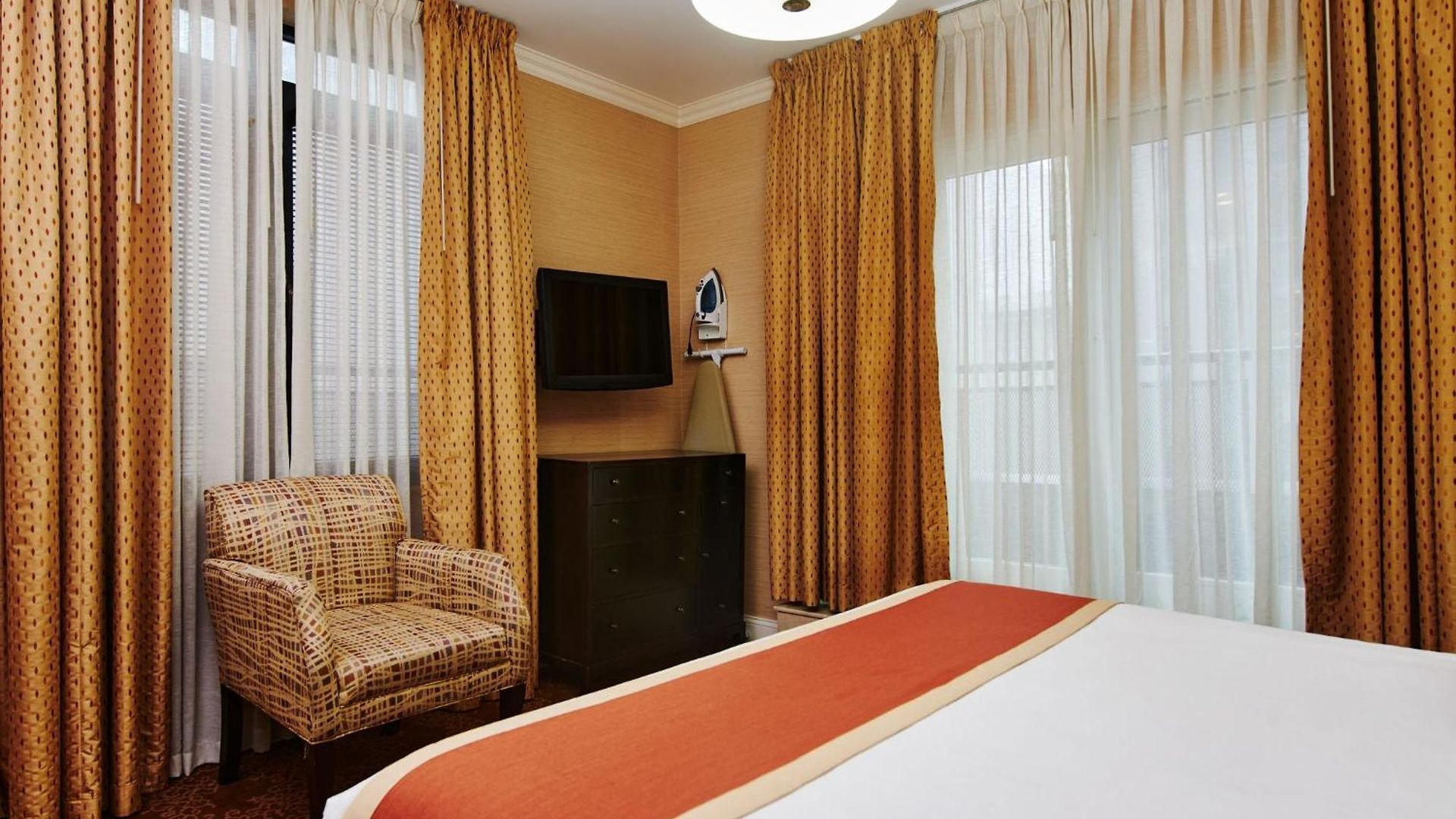 Radio Aparthotel 3*