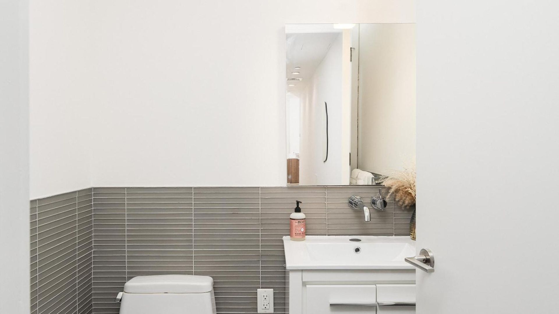 Luxury 2bd Nr St Gym Rooftop W/d Apartment *