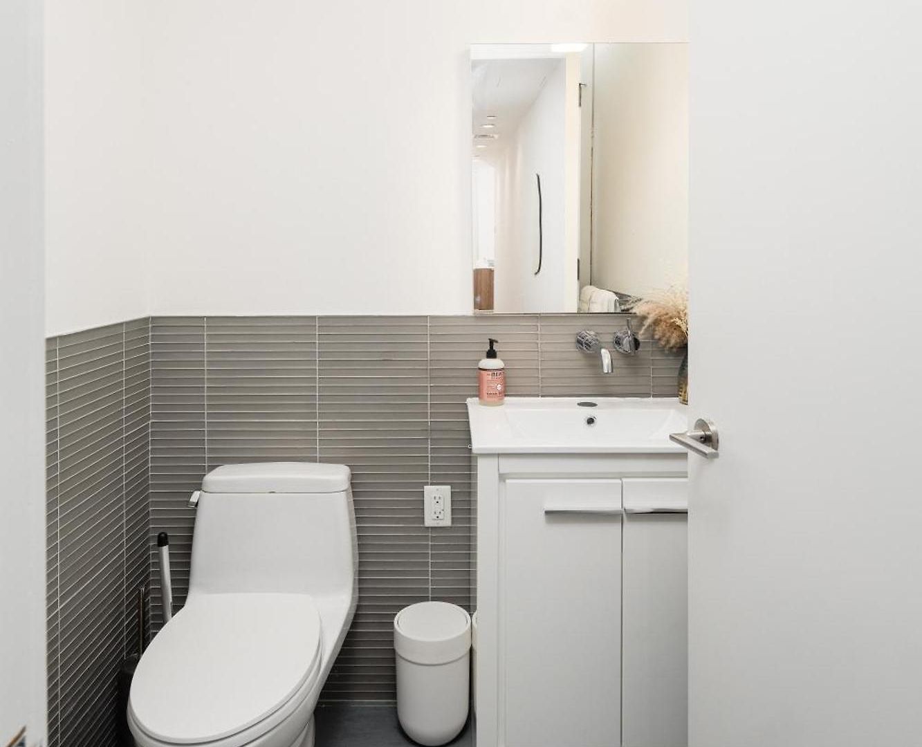Luxury 2bd Nr St Gym Rooftop W/d New York