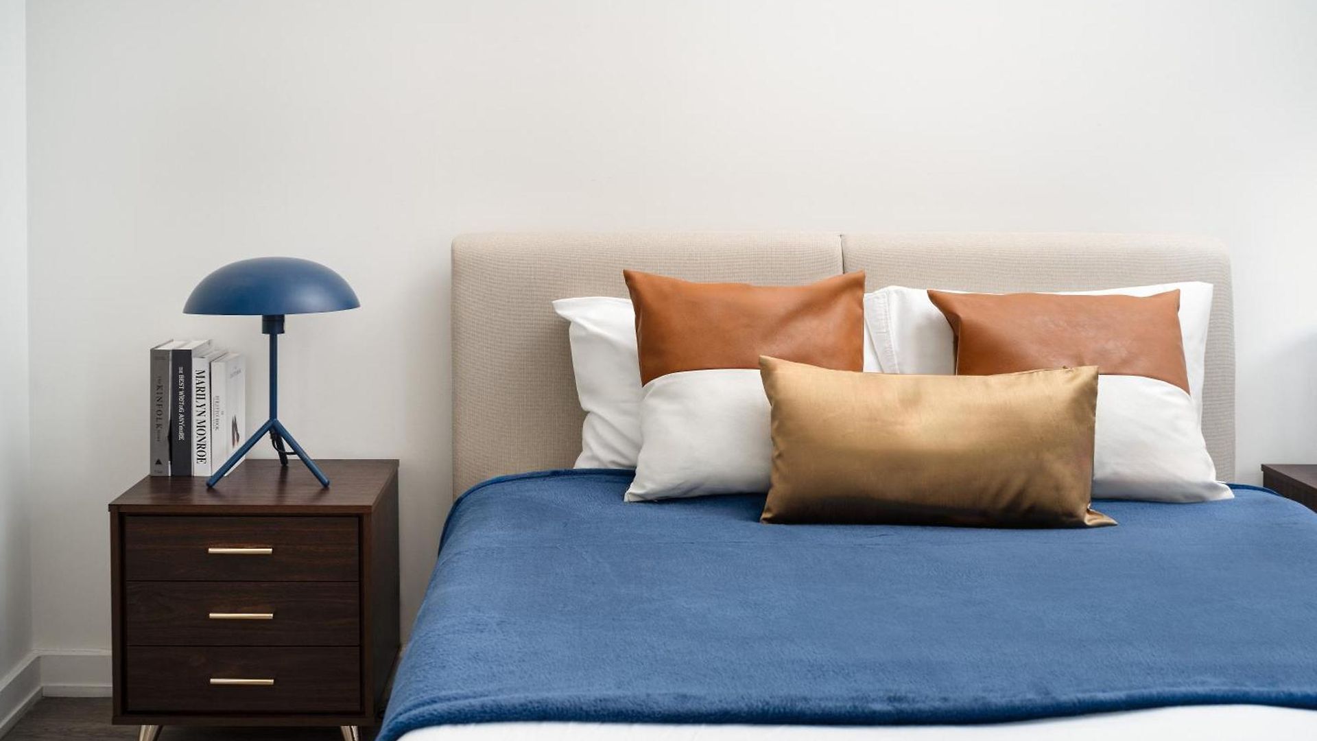 Luxury 2bd Nr St Gym Rooftop W/d Apartment