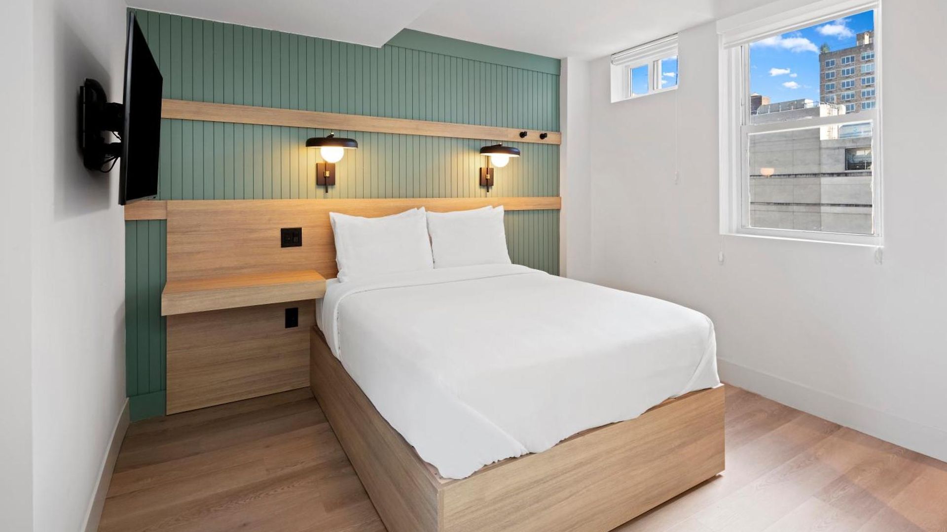 Riverside Tower Hotel 2*