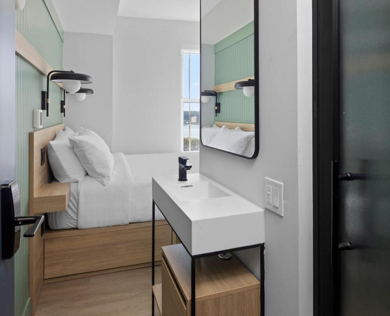 Hotel Riverside Tower 2*