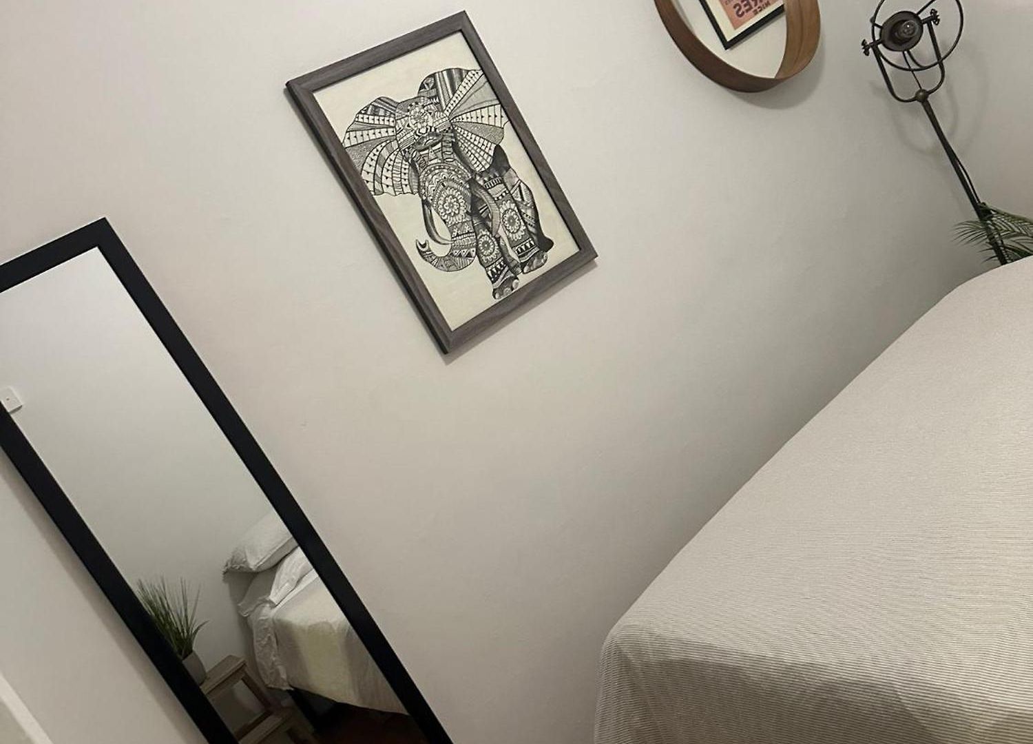 Apartment Two Bedroom Excellent Location *