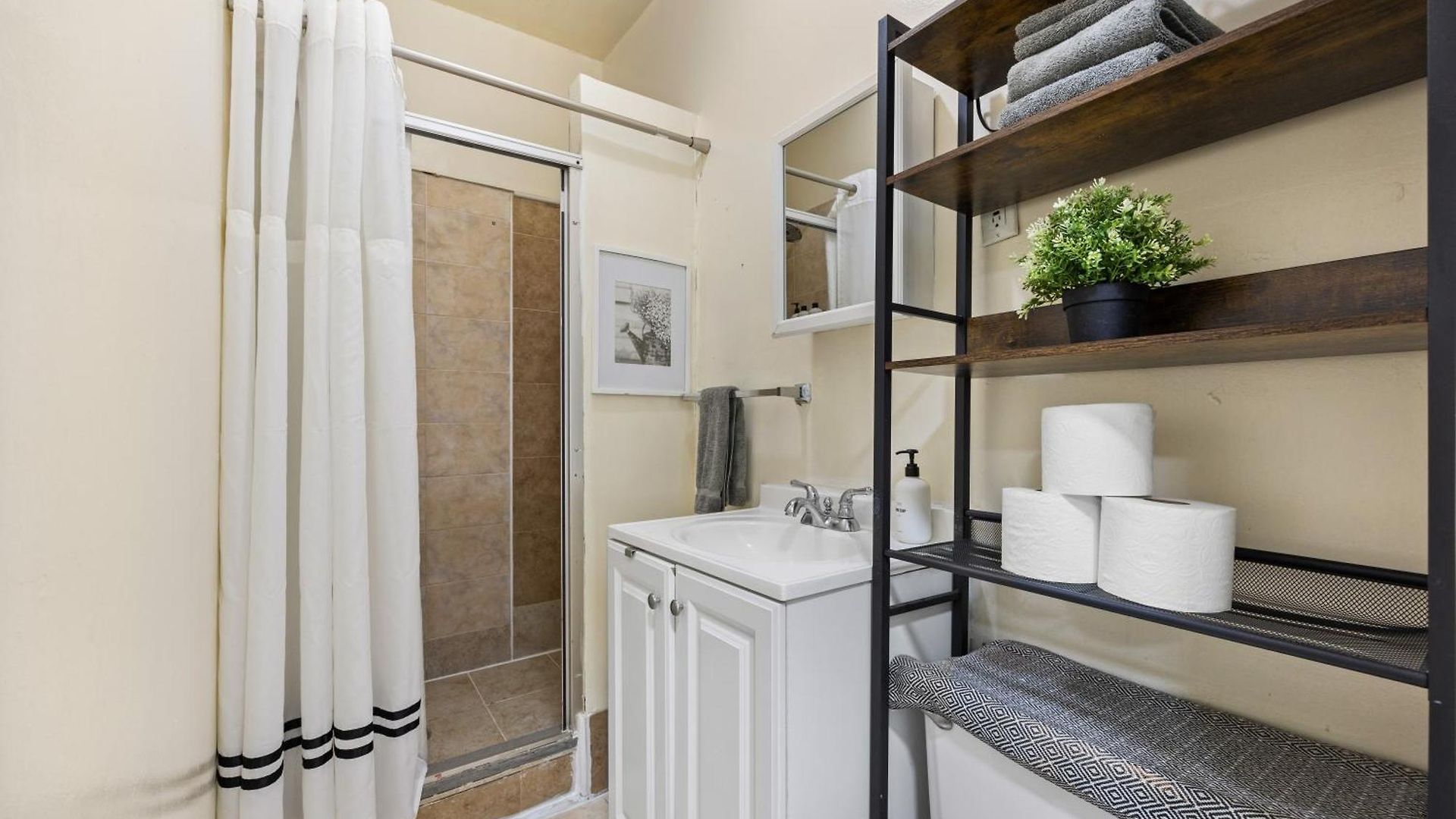 Sleek 2br - Walking Distance To Times Square New York