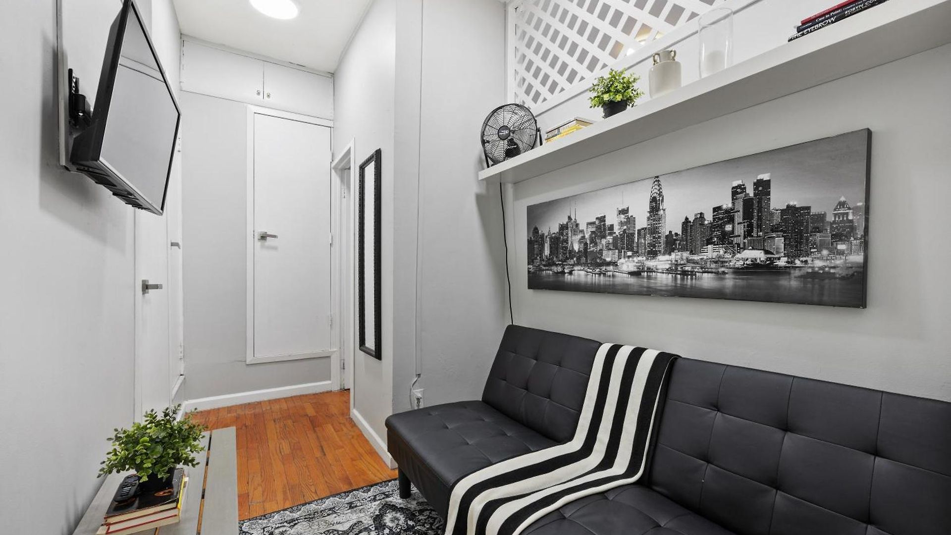 Sleek 2br - Walking Distance To Times Square Apartment *