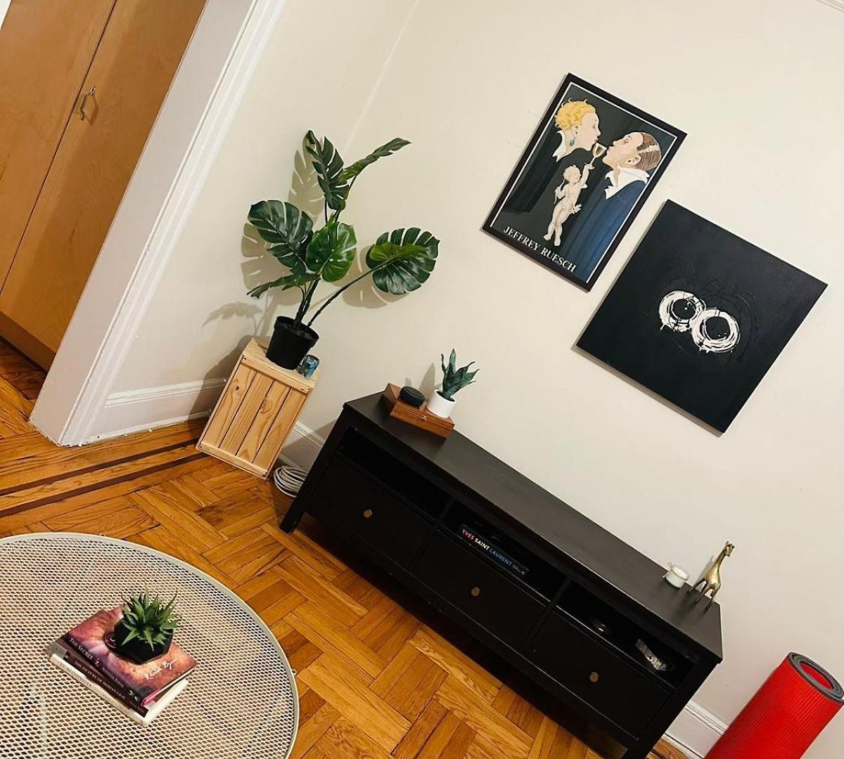 Apartment Sunnyside One Bedroom Apt
