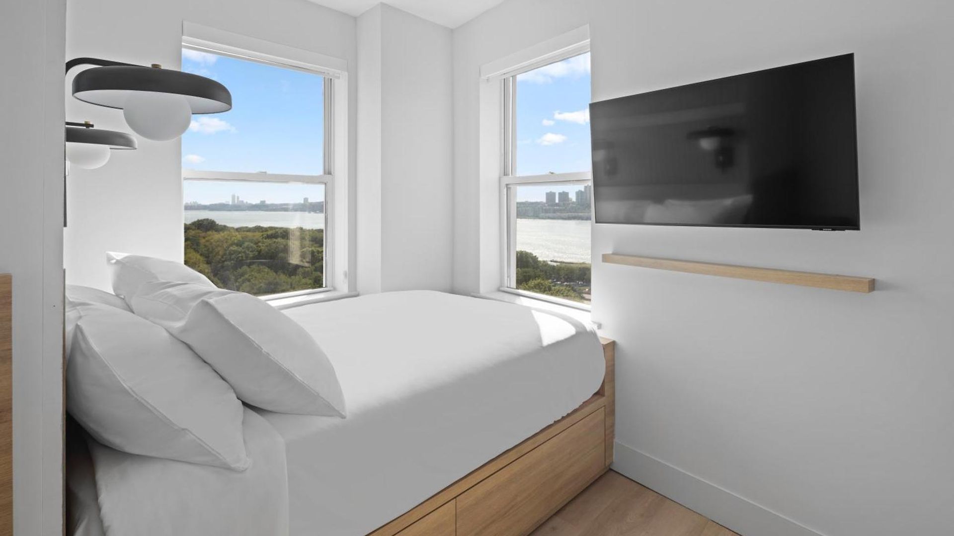 Riverside Tower Hotel 2*