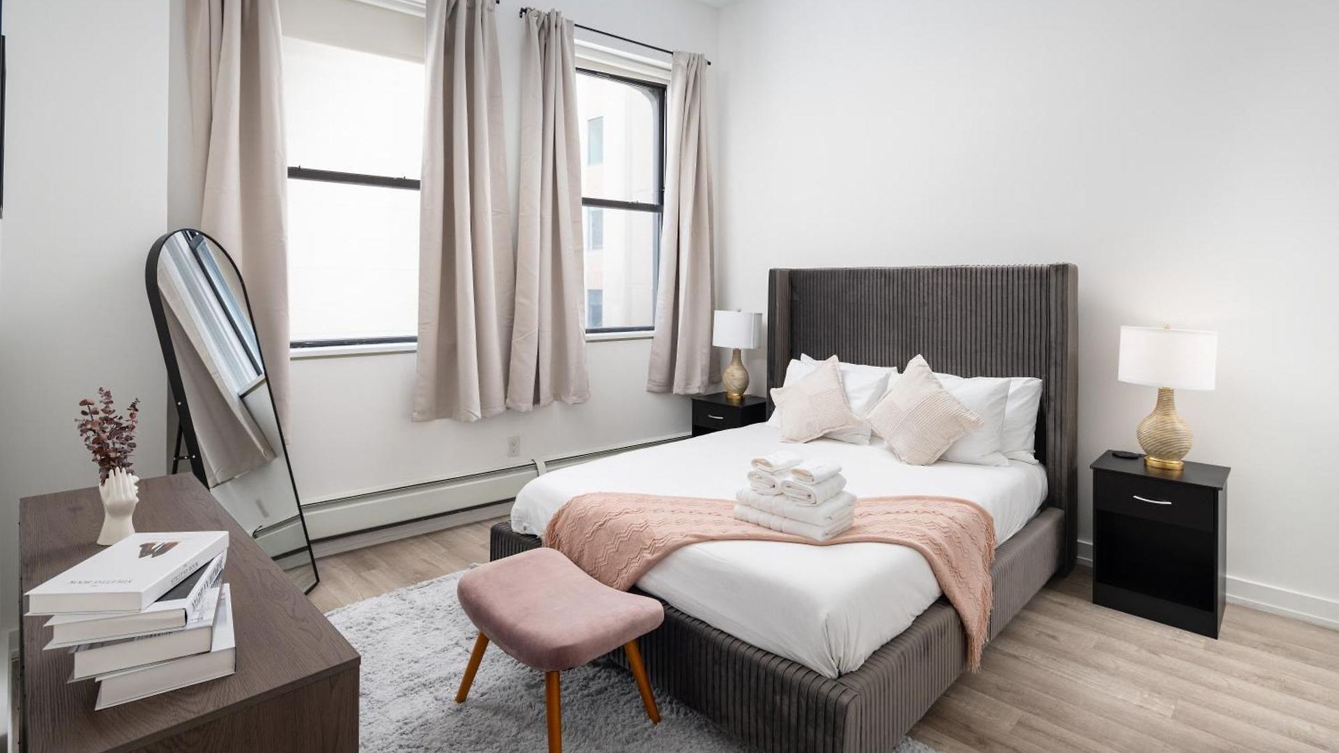 Chic 1bd With Rooftop W/d In Unit Downtown *