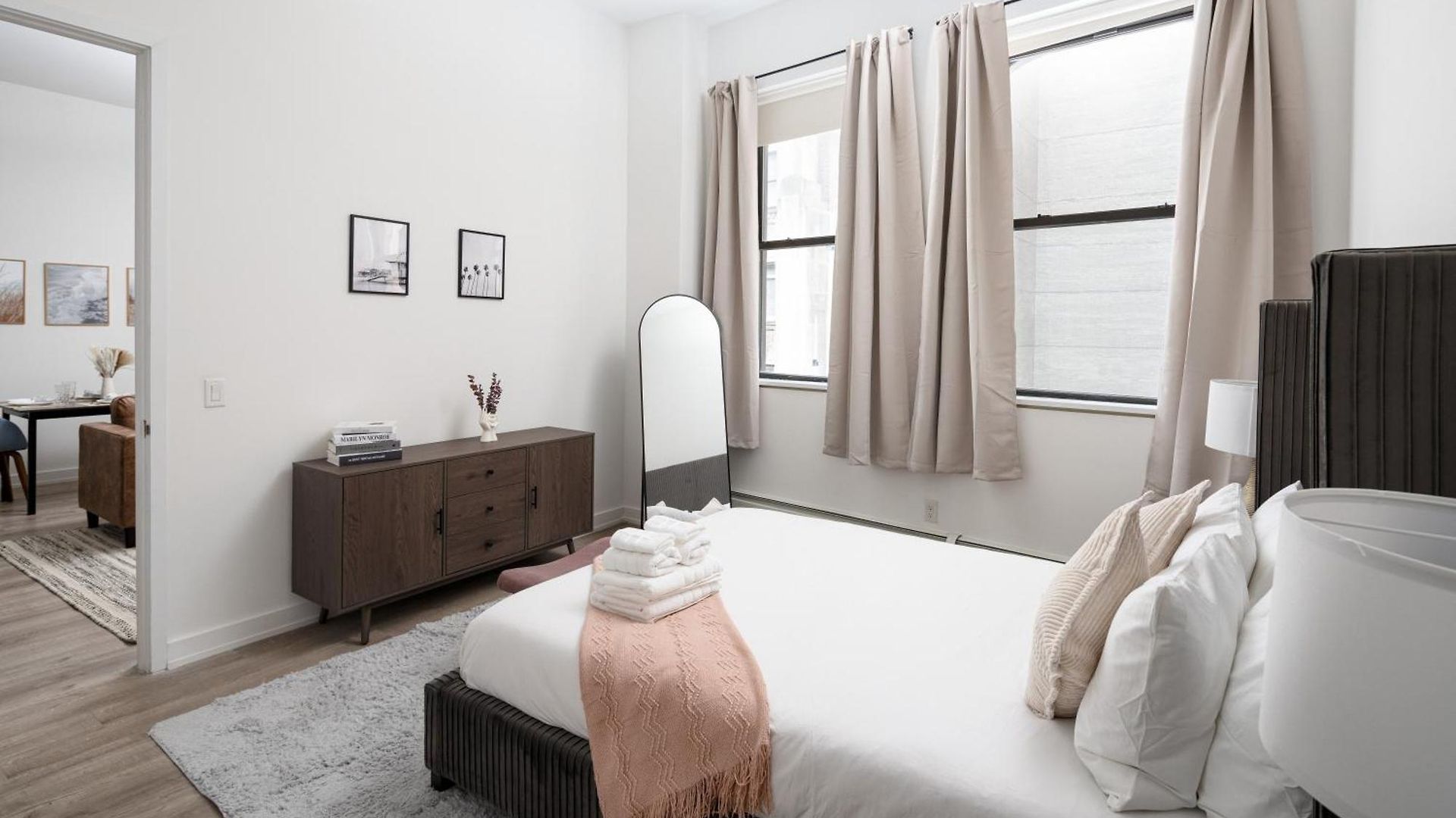 Chic 1bd With Rooftop W/d In Unit Downtown Apartment