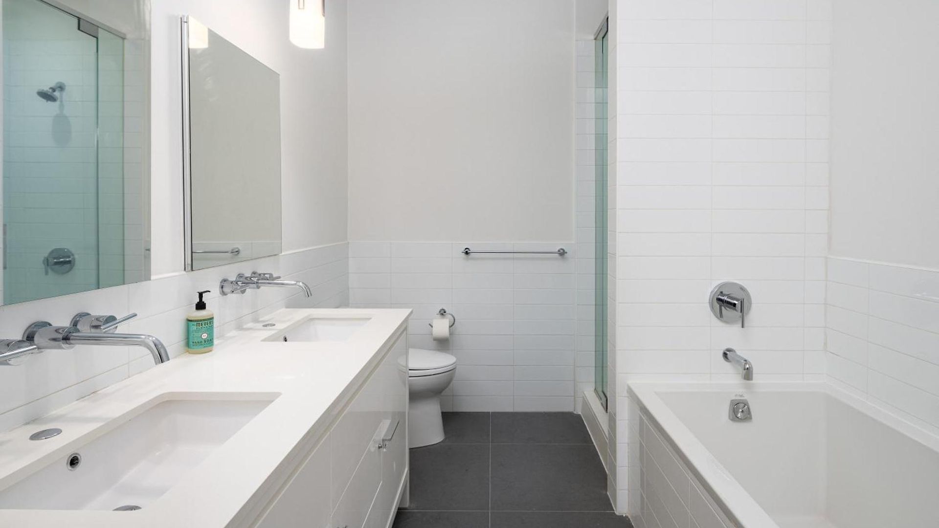 Chic 1bd With Rooftop W/d In Unit Downtown Apartment New York