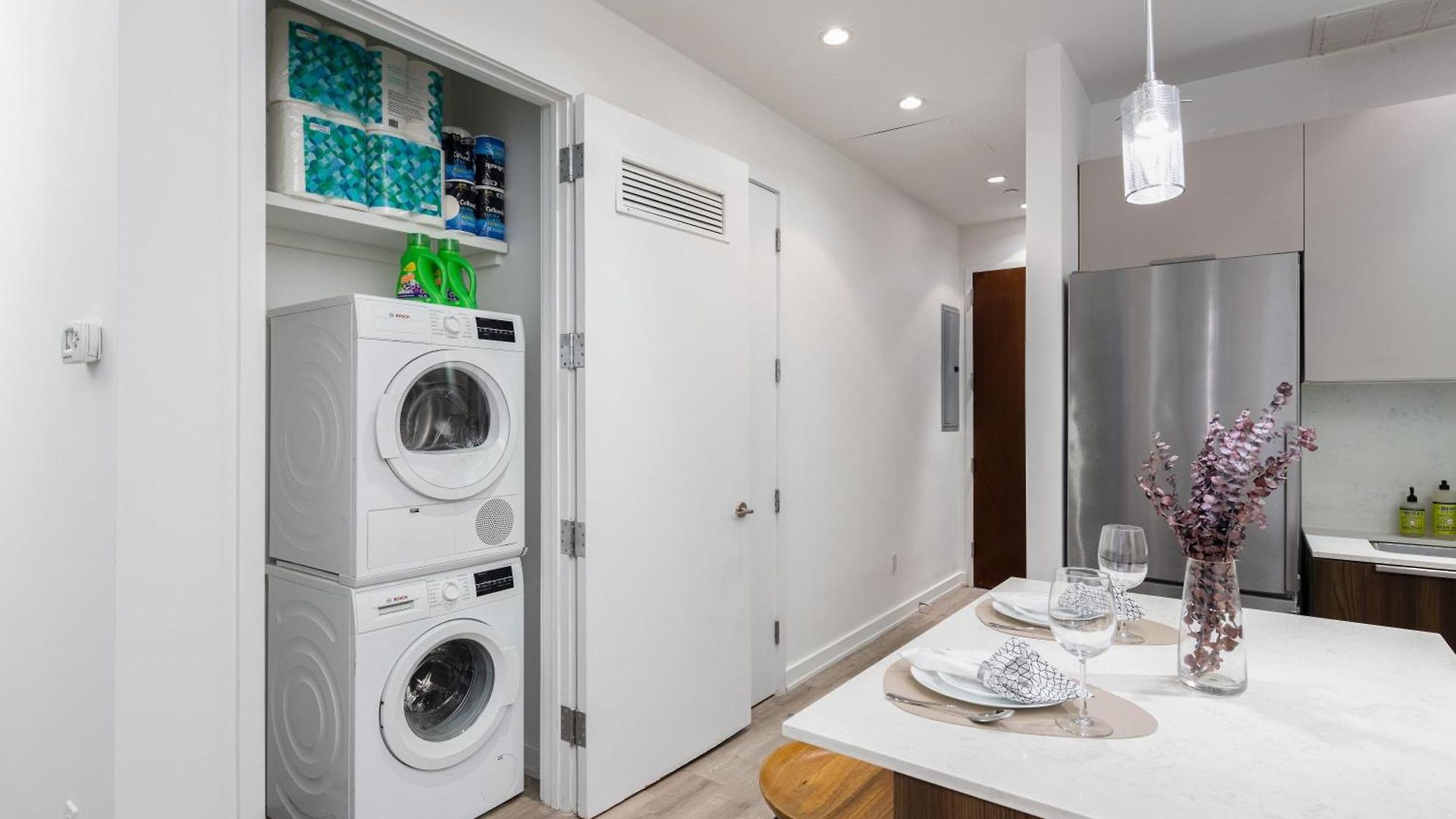 Spacious Luxury 2bd Downtown Gym W/d Doorman Apartment