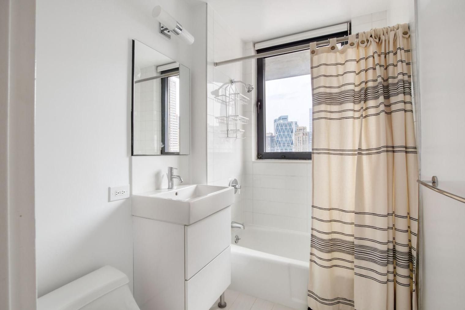 Midtown 1br W Gym Elevator Nr Rockefeller Ctr Nyc-1401 Apartment *